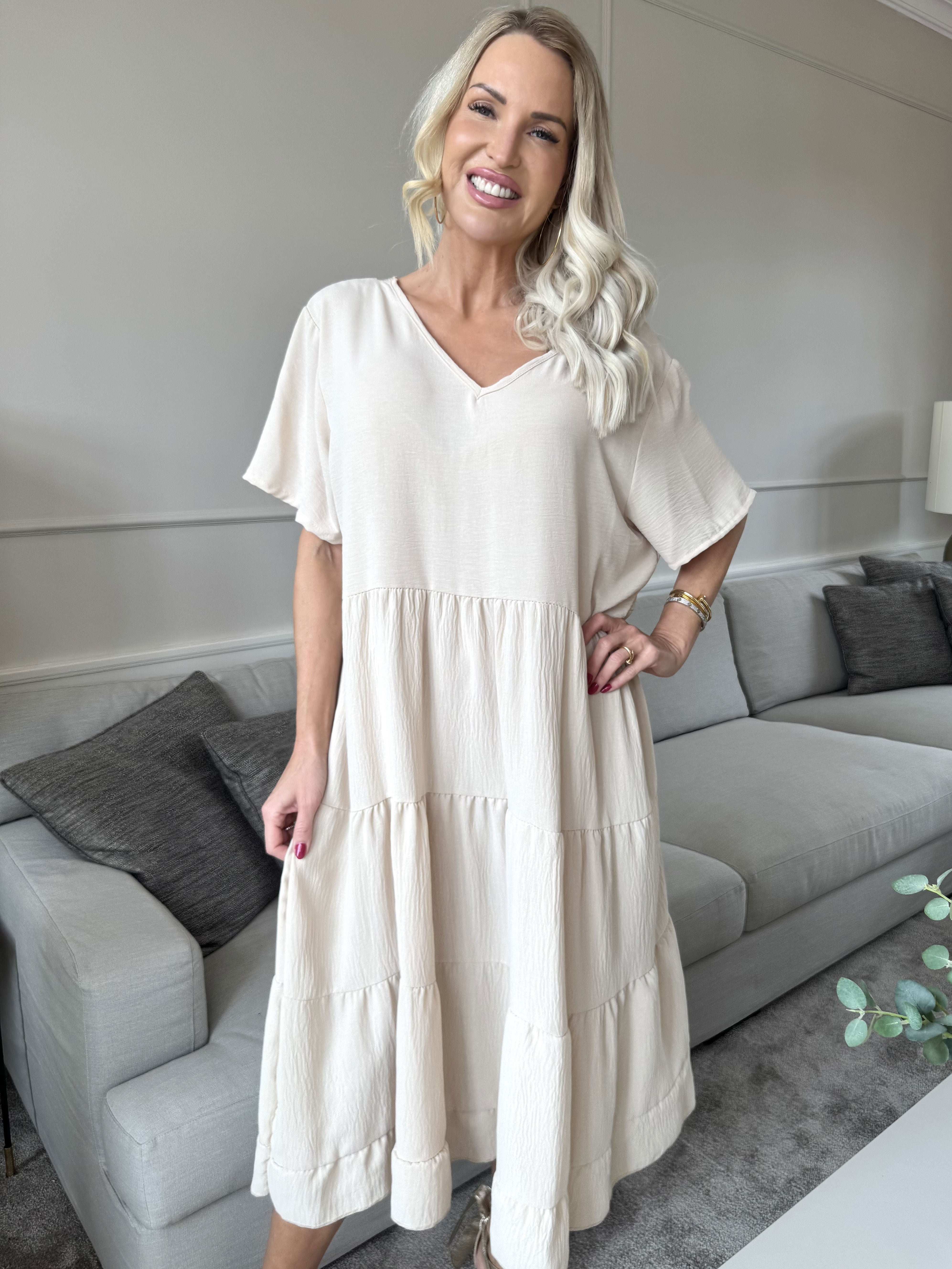 Shayna - Tunikakjole i viskose med broderet detaljer på ryggen